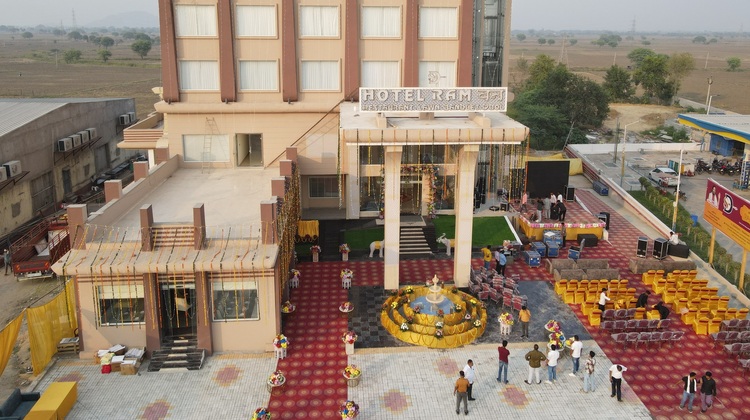 Luxury Hotel in Mauranipur