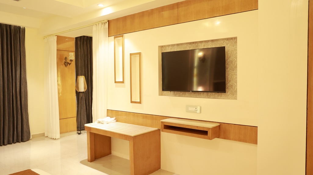 Luxury Hotel in Mauranipur