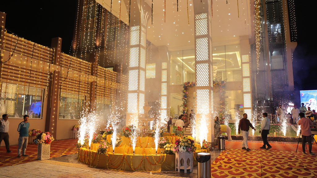 Luxury Hotel in Mauranipur